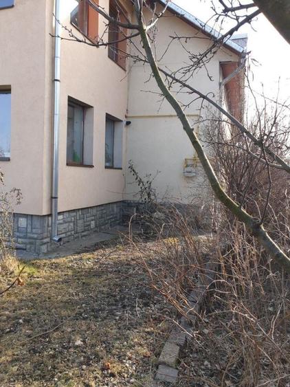 Casă cu 7 camere cu Teren 1450 Mp în Stupini