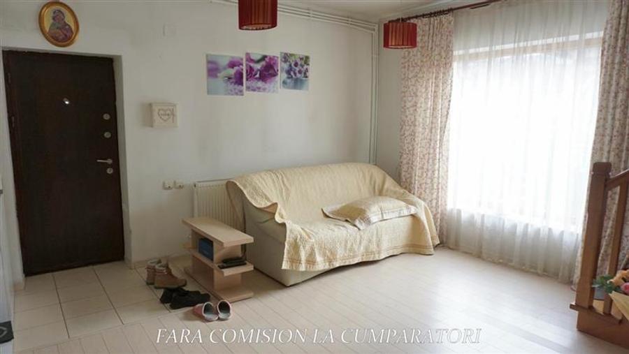 Duplex cu 7 camere cu Canalizare în 1 Mai