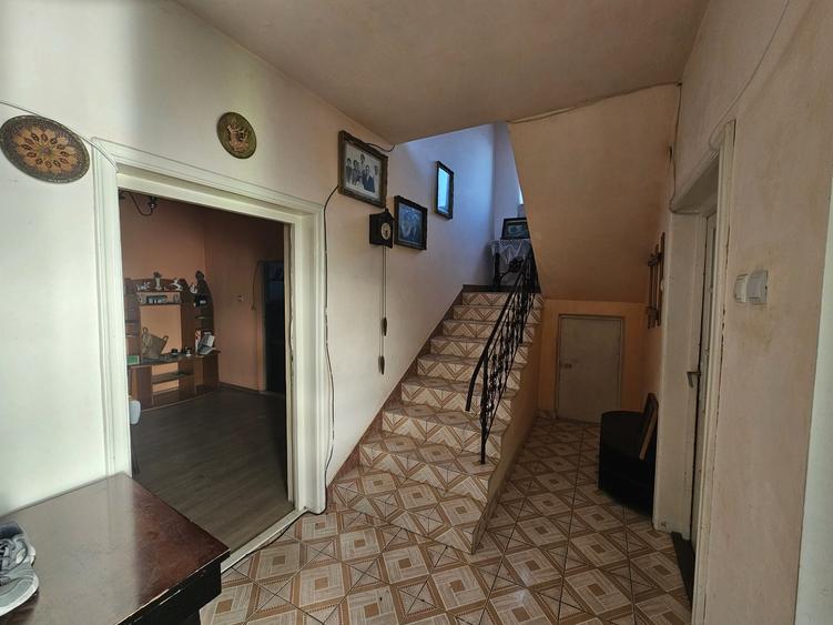 Casă cu 2 camere în Central