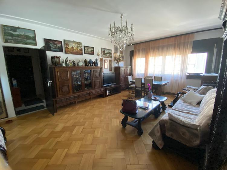 Apartament cu 4 camere semidecomandat în Universitate