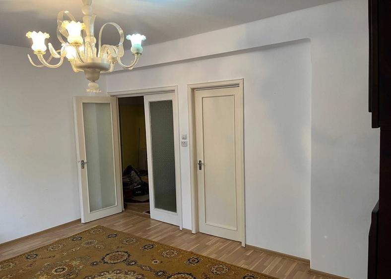 Apartament cu 4 camere decomandat, mobilat în Ultracentral