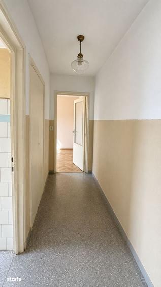 Apartament cu 3 camere semidecomandat în Central
