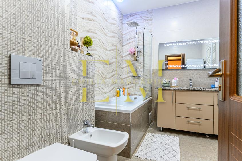 Apartament cu 3 camere semidecomandat, mobilat în Tractorul