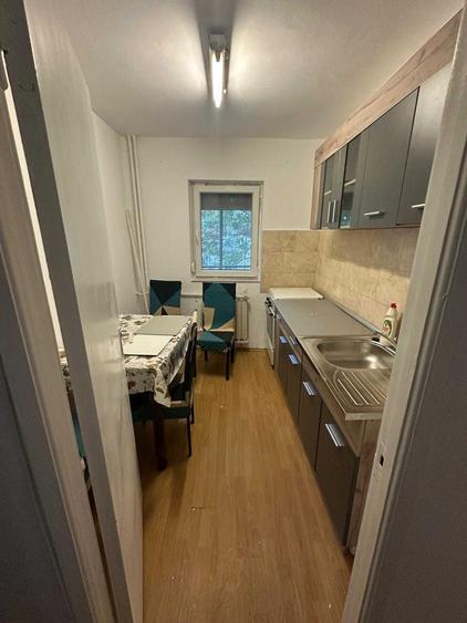 Apartament cu 3 camere decomandat în Exterior Vest
