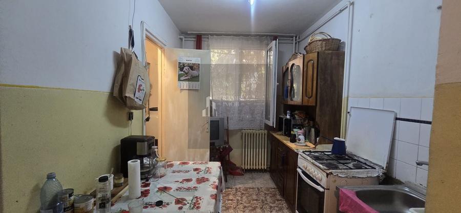 Apartament cu 3 camere semidecomandat în Brâncoveanu