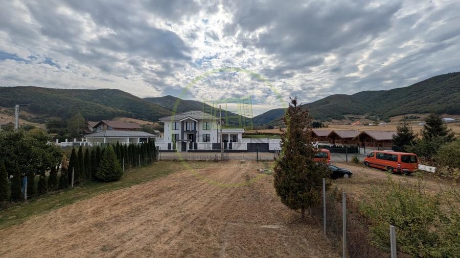 Casă individuală cu 5 camere cu Canalizare în Gura Râului