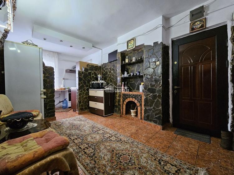 Apartament cu 3 camere semidecomandat în Micro 5