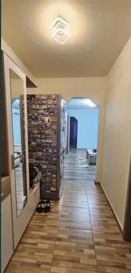 Apartament cu 3 camere semidecomandat, mobilat în Circumvalațiunii