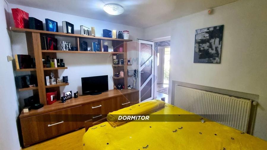Apartament cu 3 camere semidecomandat în Exterior Est