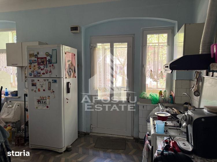 Casă cu 7 camere cu Teren 929 Mp în Central