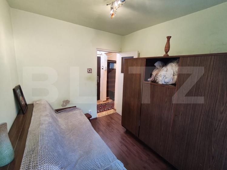 Apartament cu 3 camere semidecomandat, mobilat în Nufărul