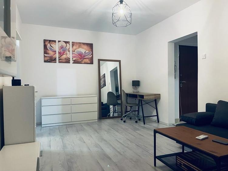 Apartament cu 2 camere semidecomandat în Baba Novac