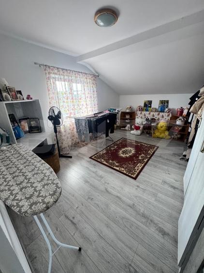 Casă individuală cu 3 camere cu Canalizare în Chirileu