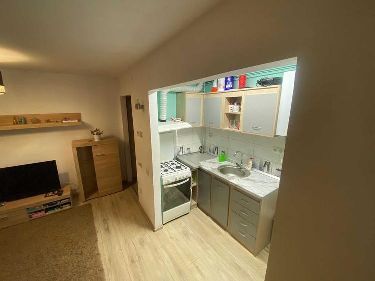 Apartament cu 3 camere semidecomandat în Central