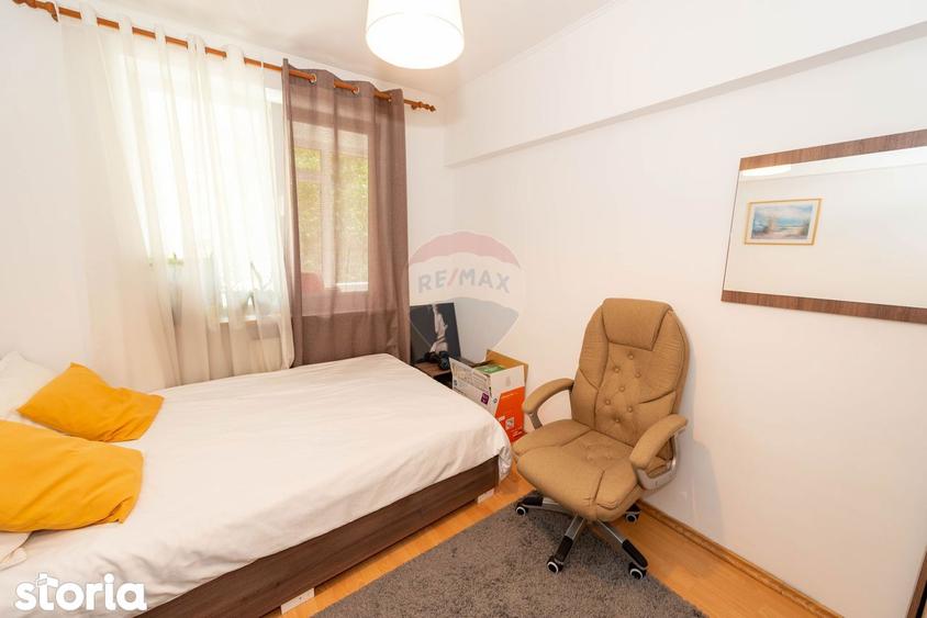 Apartament cu 3 camere, mobilat în Tei