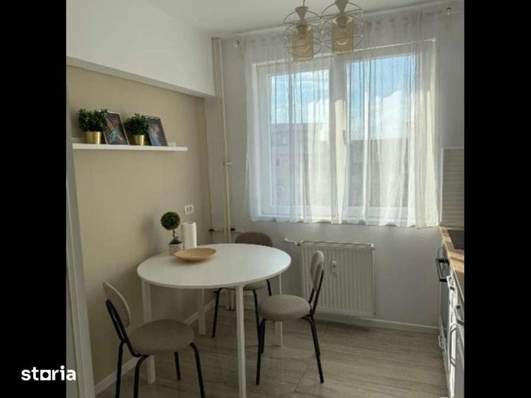 Apartament cu 3 camere semidecomandat, mobilat în Tei