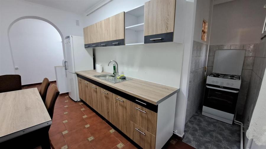 Garsonieră decomandată, mobilată în Răcădău