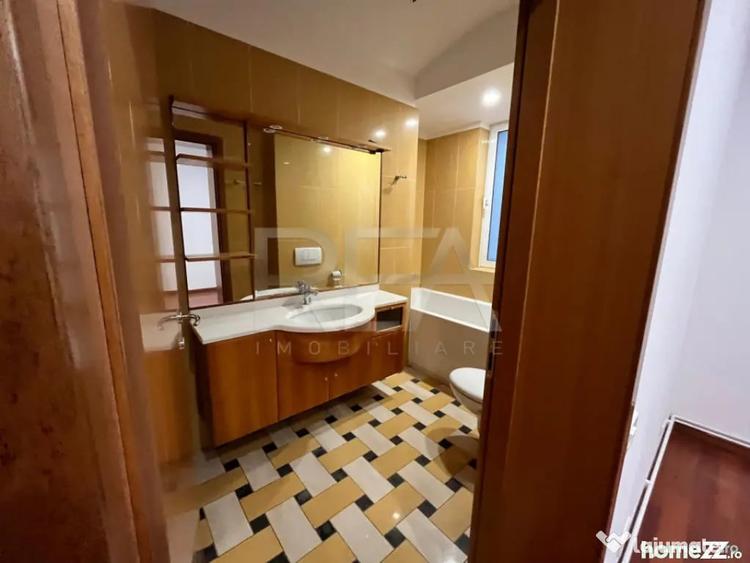 Apartament cu 5 camere decomandat în Primăverii