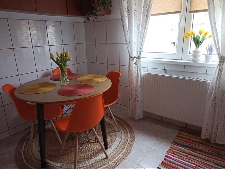 Apartament cu 3 camere decomandat, mobilat în Brâncoveanu