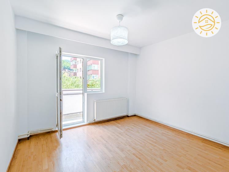 Apartament cu 4 camere decomandat în Răcădău