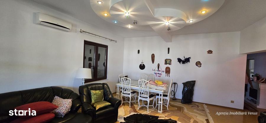 Casă cu 5 camere cu Teren 750 Mp în Mihai Eminescu