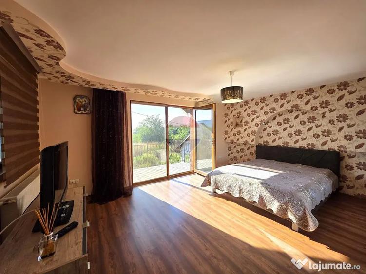 Casă cu 5 camere cu Teren 950 Mp în Cândești