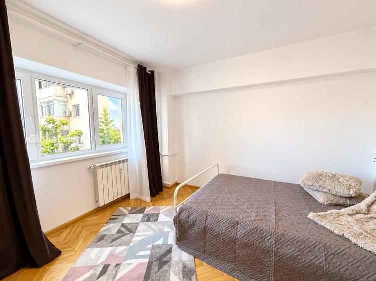 Apartament cu 4 camere decomandat, mobilat în P-ța Romană