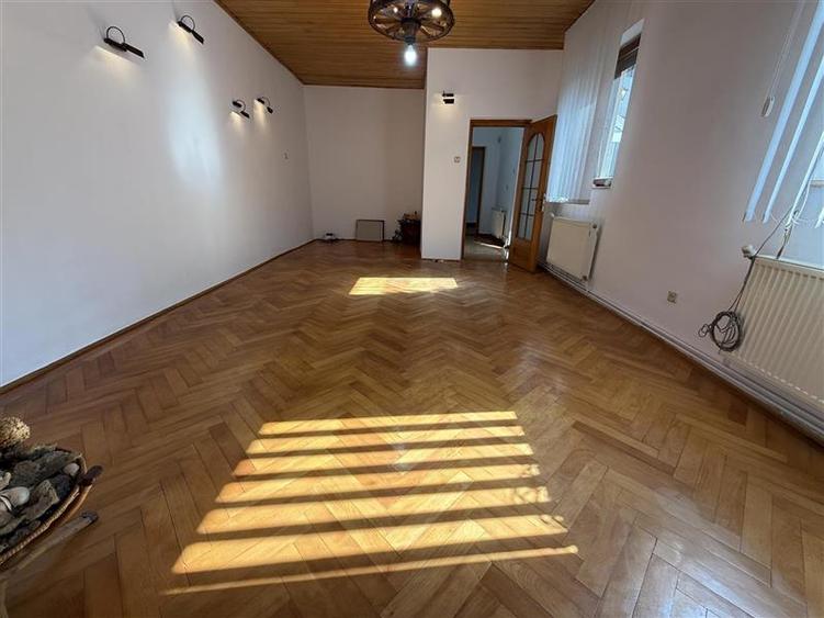 Casă individuală cu 6 camere cu Teren 272 Mp în Bistrița Lac