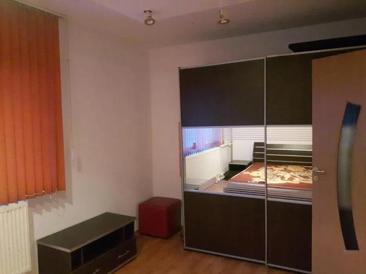 Apartament cu 2 camere decomandat în Podu Roș