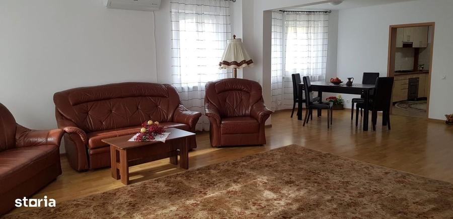 Casă cu 4 camere în Trei Stejari