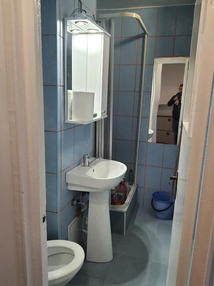 Apartament cu 3 camere semidecomandat în Autogară