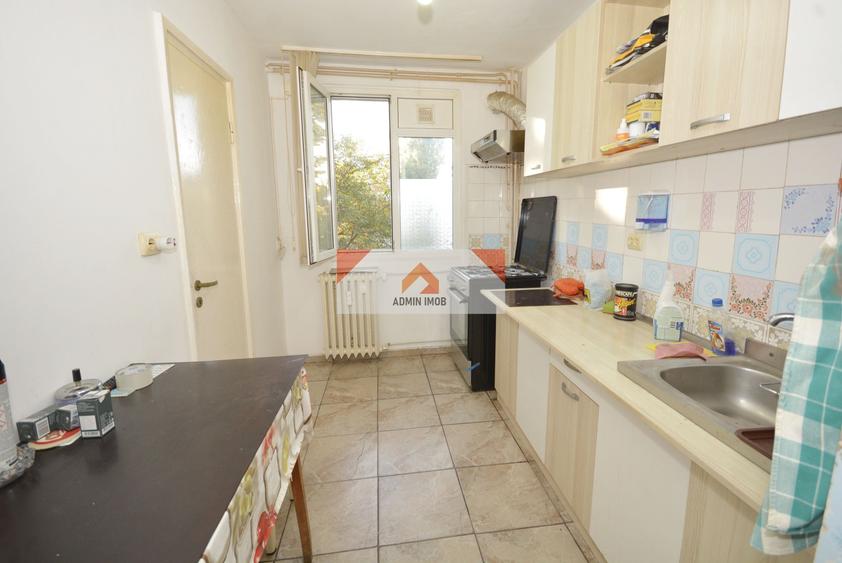 Apartament cu 3 camere decomandat în Giurgiului