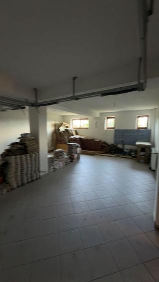 Casă individuală cu 10 camere cu Canalizare în Central