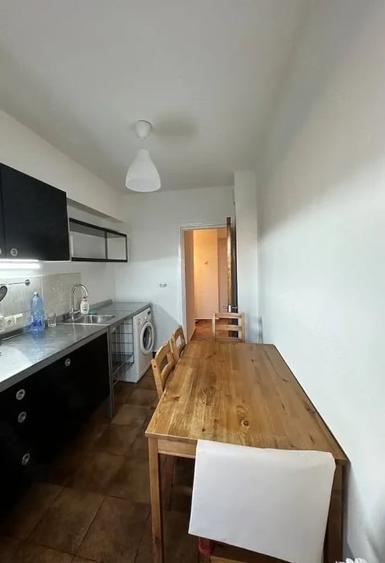 Apartament cu 3 camere decomandat, mobilat în Victoriei