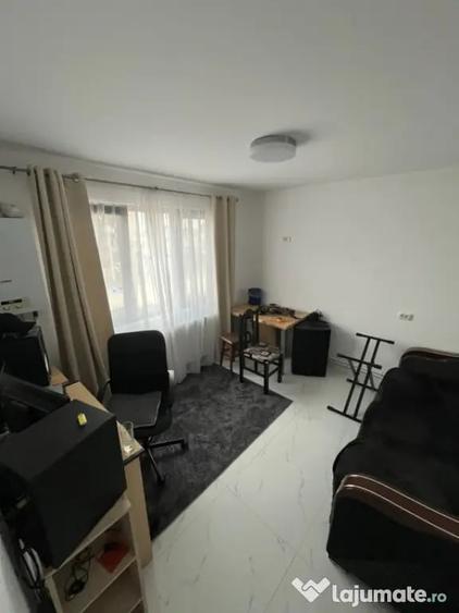 Casă cu 7 camere cu Teren 423 Mp în Bereasca