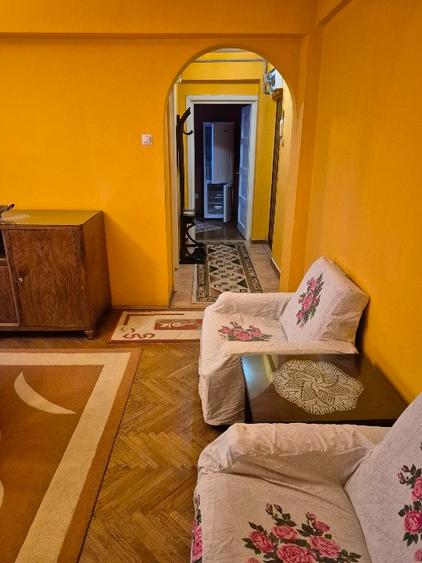 Apartament cu 3 camere semidecomandat, mobilat în Ultracentral