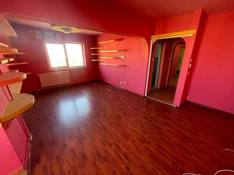 Apartament cu 3 camere decomandat în Colentina
