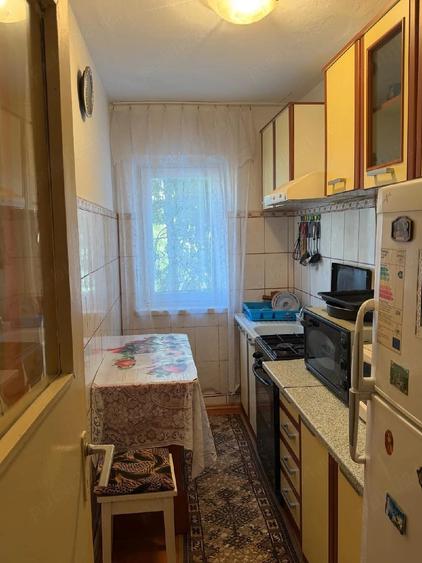 Apartament cu 3 camere decomandat în Cet