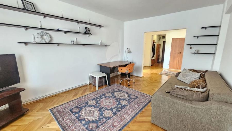 Apartament cu 4 camere decomandat, mobilat în Zorilor