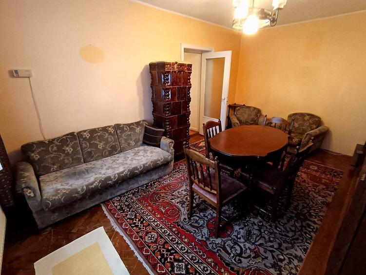 Apartament cu 3 camere decomandat în Central