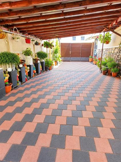 Casă cu 6 camere cu Teren 250 Mp în Colonia Tălmaciu