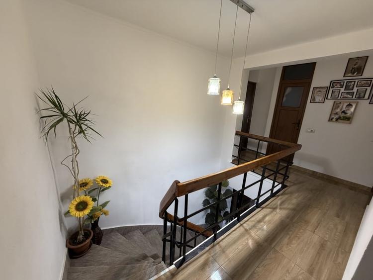 Apartament cu 4 camere decomandat, mobilat în Cetate