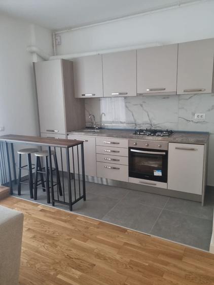 Apartament cu 3 camere decomandat, mobilat în Parcul Carol