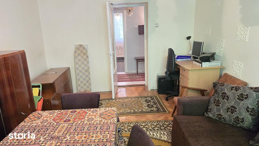 Apartament cu 3 camere decomandat în Central