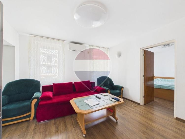 Casă cu 8 camere cu Teren 174 Mp în Nerva Traian