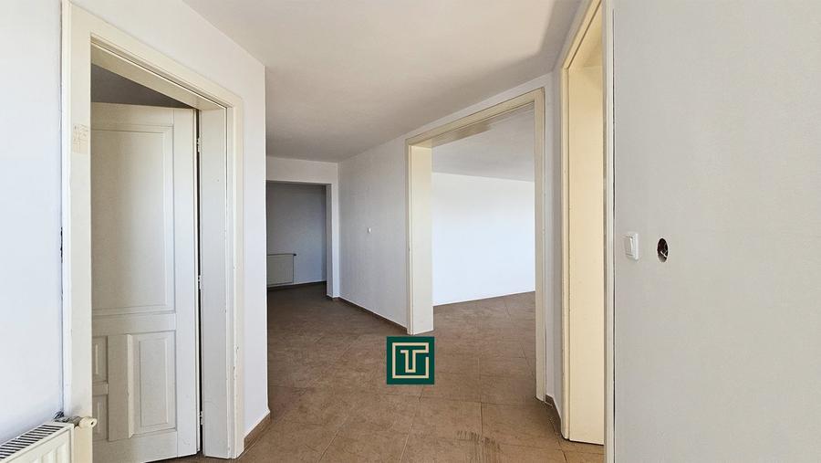 Birou, de 2,704 mp, în Lugoj