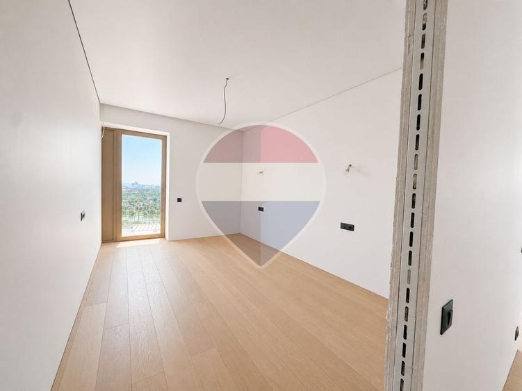 Apartament cu 4 camere decomandat în Pipera