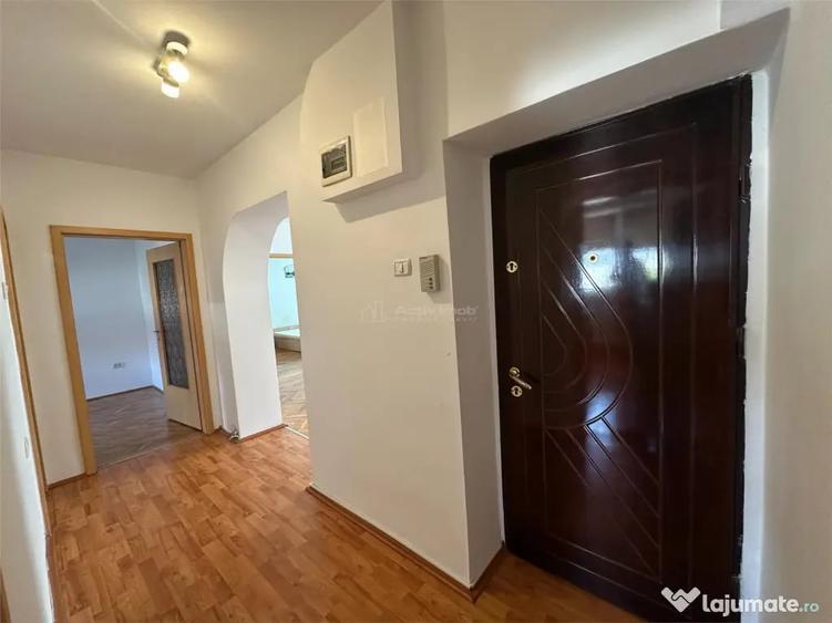 Apartament cu 3 camere semidecomandat în Luncă