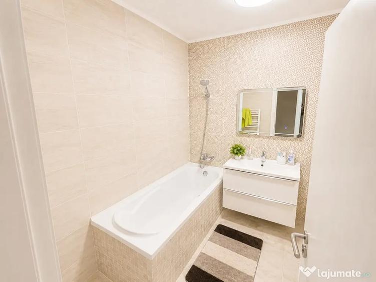 Apartament cu 4 camere decomandat în Palazu Mare