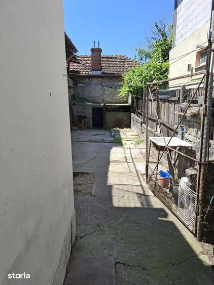 Casă cu 5 camere cu Teren 243 Mp în Brestei